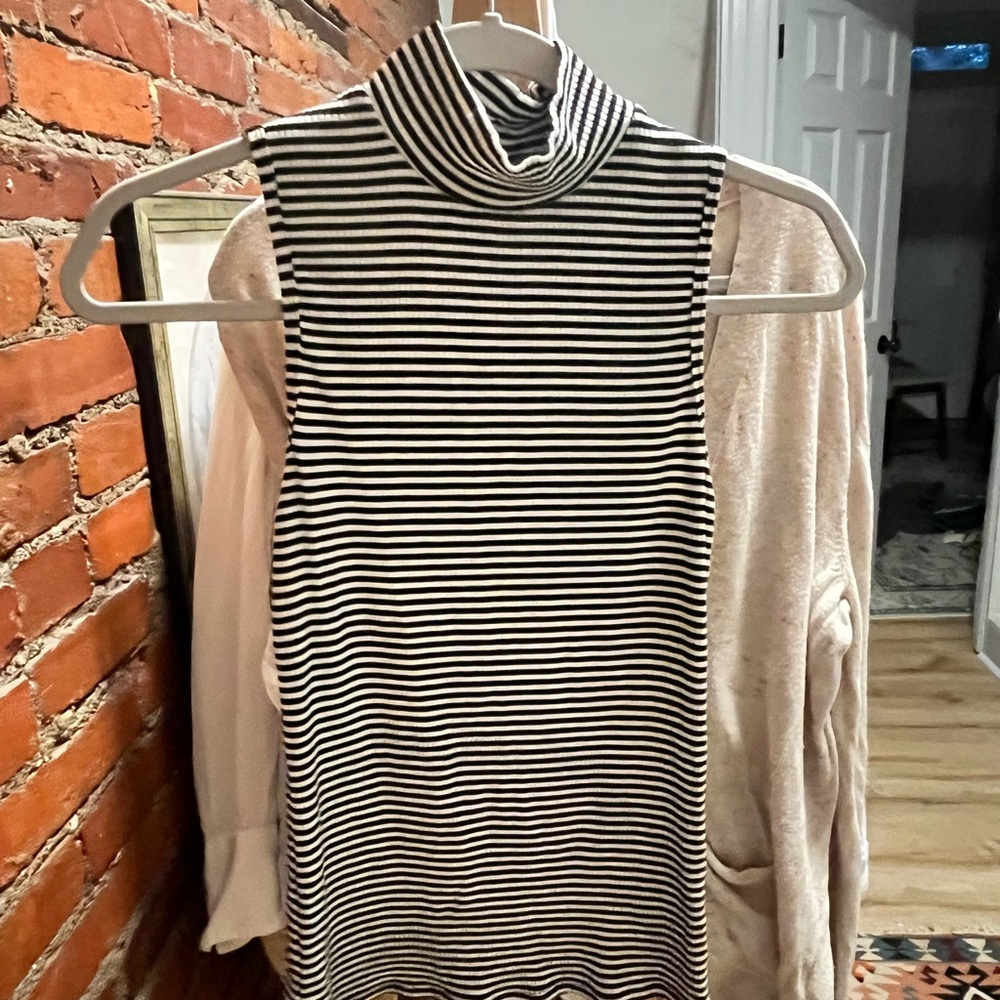 Athleta Black and White Striped Sleeveless Turtleneck Top Size S